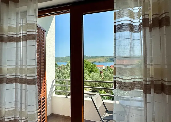 Apartment La Mare Posedarje